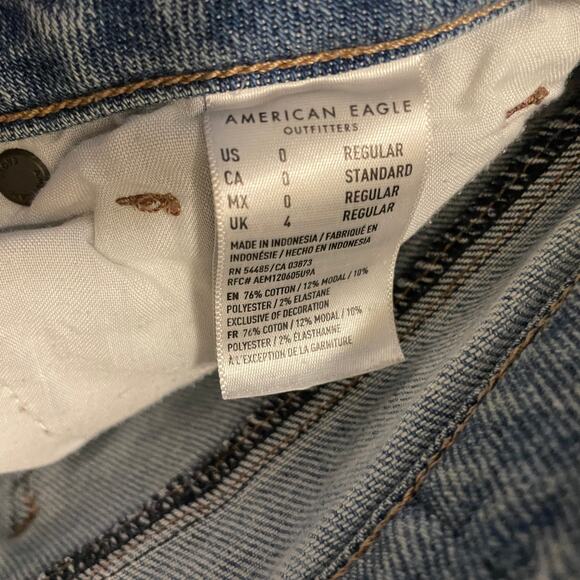 American Eagle High-Waisted Distressed Mom Jeans | 0 Regular, Button Fly, Light - Picture 7 of 8